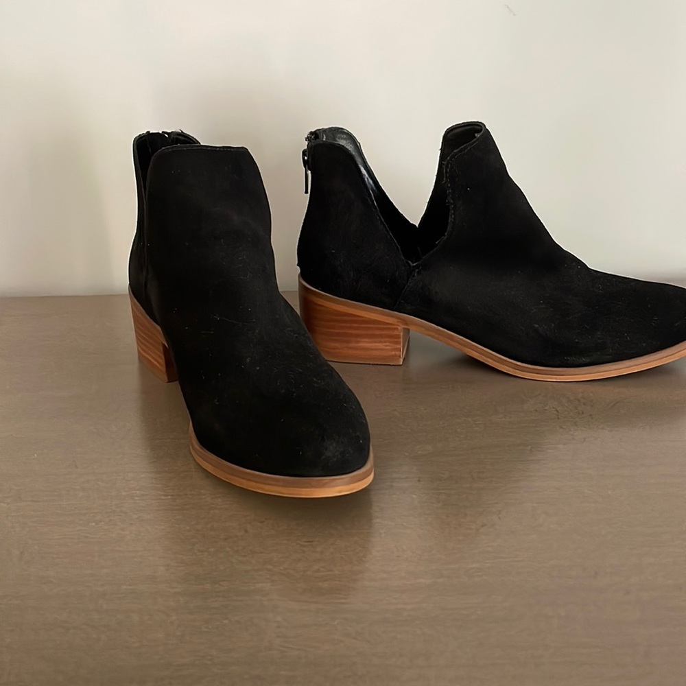 Steve Madden Black suede booties